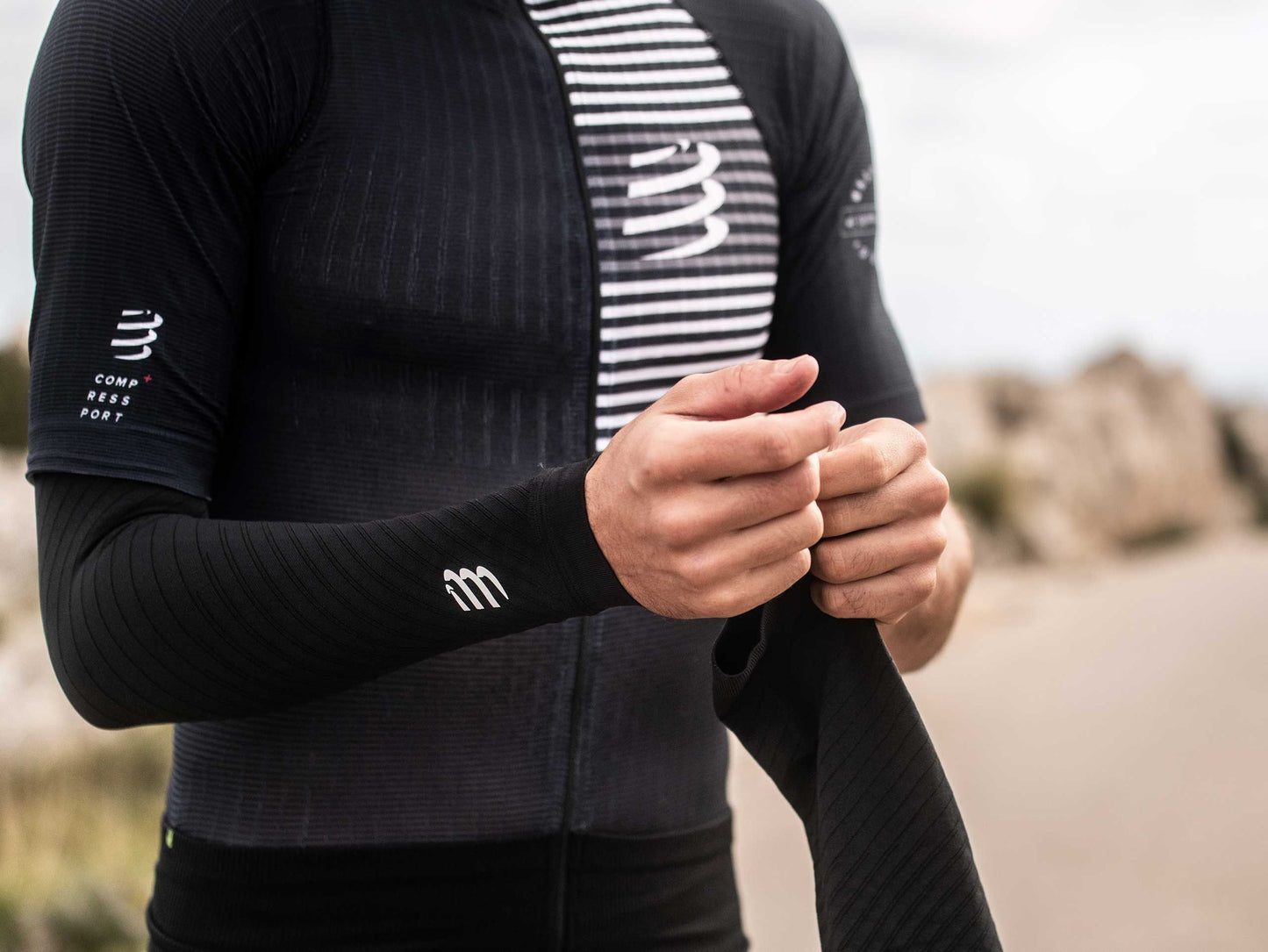MANGAS COMPRESSPORT ARMFORCE ULTRALIGHT NEGRA